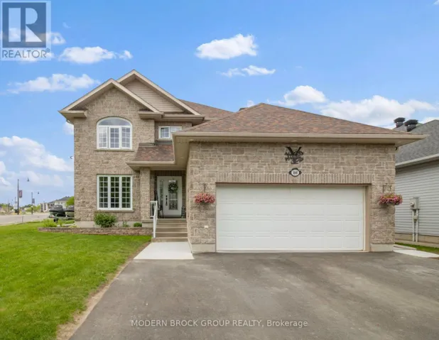 1000 CRESTWOOD DRIVE, Brockville, Ontario K6V7N1