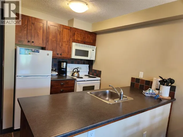 2070 Summit Drive Unit# 305, Panorama, British Columbia V0A1T0