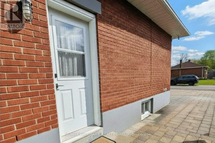 B - 1307 VANCOUVER AVENUE, Ottawa, Ontario K1V6T8