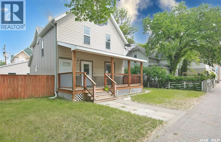 66 Athabasca STREET W, Moose Jaw, Saskatchewan S6H2B5