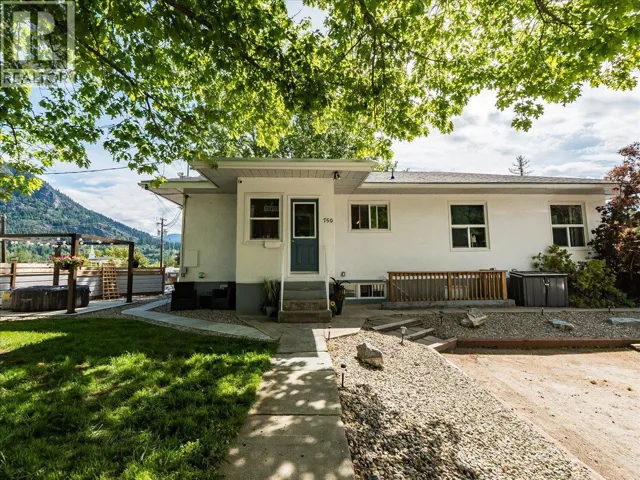 750 7th Avenue, Castlegar, British Columbia V1N1R7