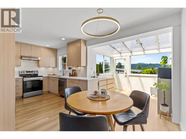 9175 HOLMES STREET, Burnaby, British Columbia V3N4C1