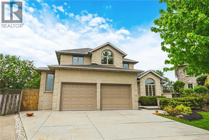 301 PARKWOOD Crescent, Hamilton, Ontario L8V5B5
