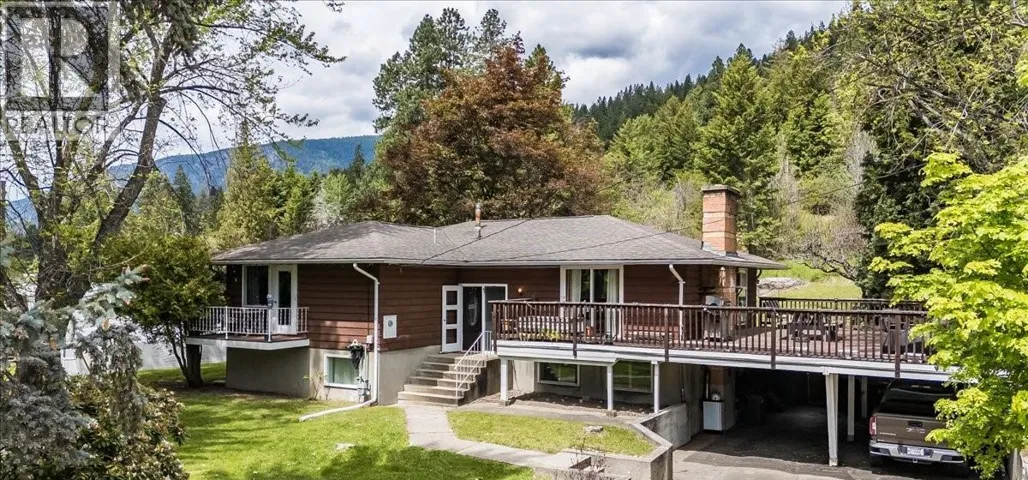 1106 CLARKE Road, Robson, British Columbia V0G1X0