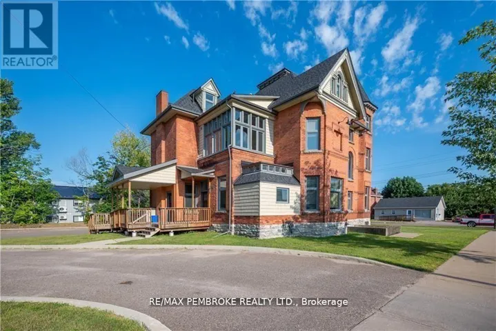 464 PEMBROKE STREET W, Pembroke, Ontario K8A5N9
