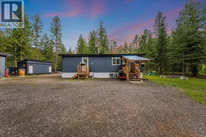 118 LINESS Road, Salmo, British Columbia V0G1Z0