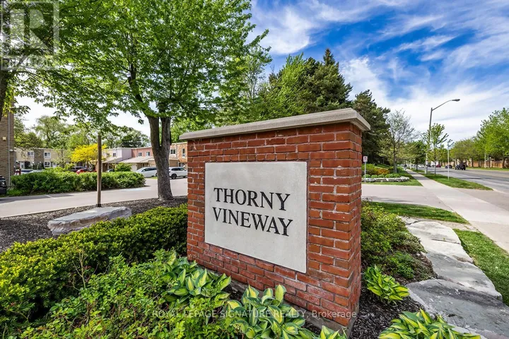 106 THORNY VINEWAY, Toronto (Bayview Village), Ontario M2J4J5