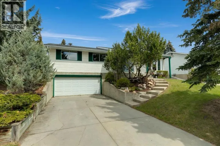 119 Dalhurst Way NW, Calgary, Alberta T3A1P1