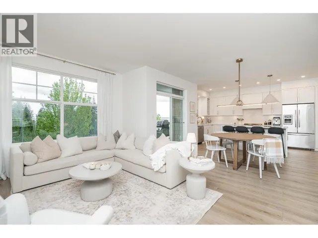 8 3461 PRINCETON AVENUE, Coquitlam, British Columbia V3E0M2
