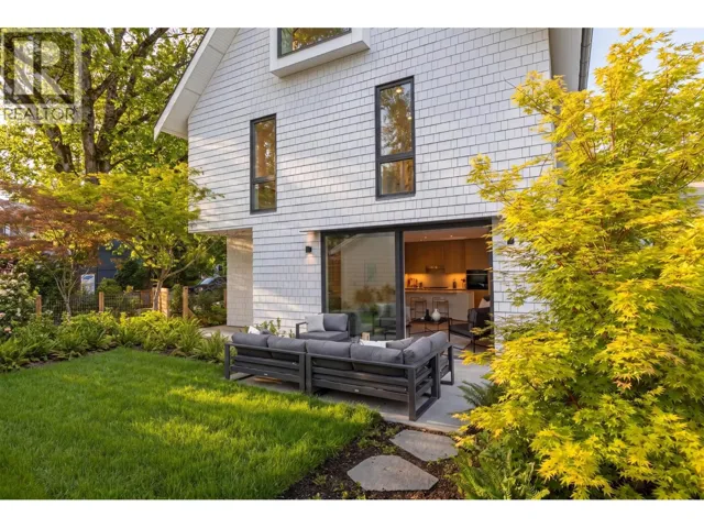 2 2830 MUSQUEAMVIEW STREET, Vancouver, British Columbia V6K2R9