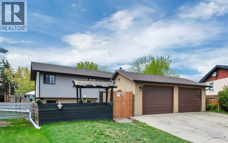 23 Newcombe Crescent, Red Deer, Alberta T4P1T9