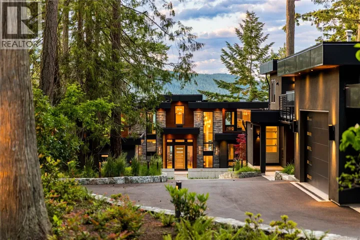 848 Lands End Rd, North Saanich, British Columbia V8L5L3