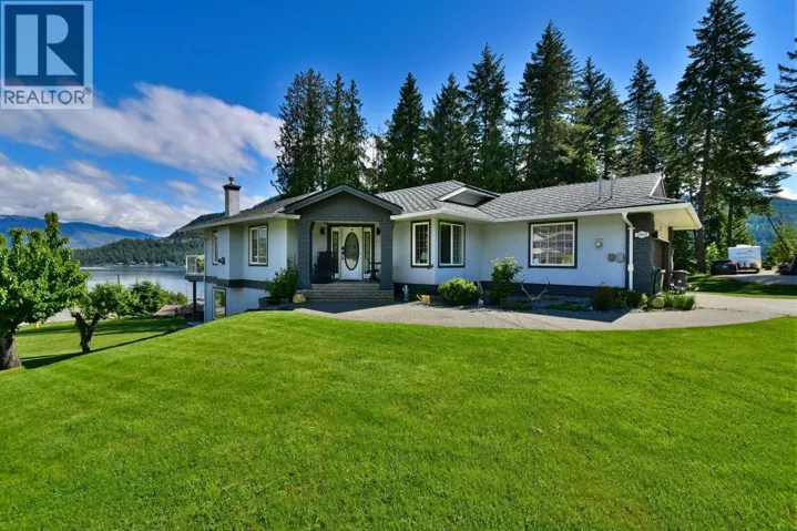 2860 Marine Drive, Blind Bay, British Columbia V0E1H1