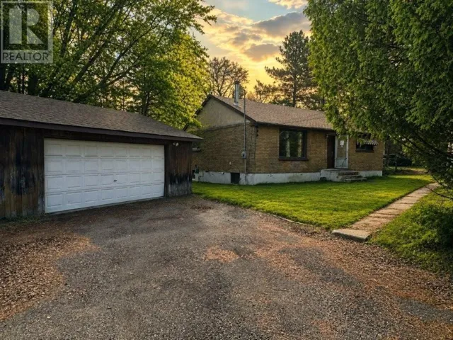 182 Hilldale Road, Thunder Bay, Ontario P7G1Y8