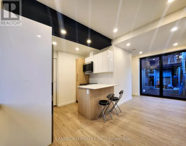 LANEWAY - 107 NAIRN AVENUE, Toronto (Corso Italia-Davenport), Ontario M6E4G9