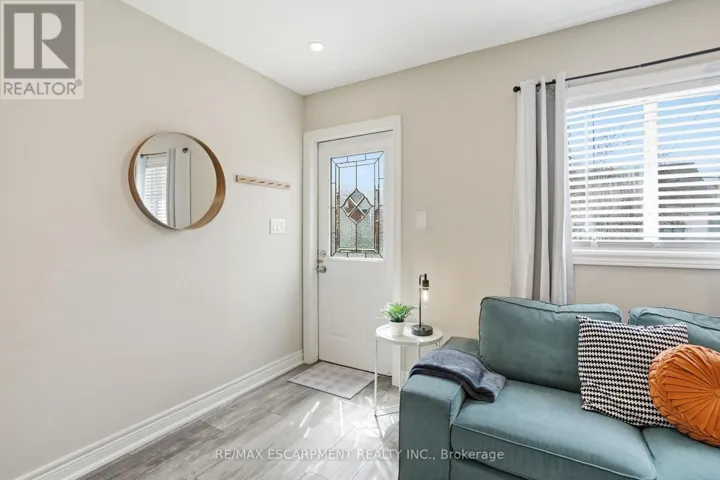 390 HUNTER STREET W, Hamilton (Kirkendall), Ontario L8P1S9