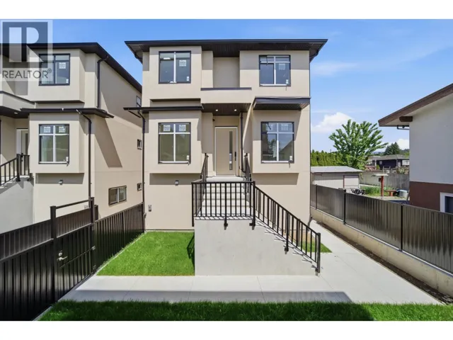 4 6885 AUBREY STREET, Burnaby, British Columbia V5B2E4