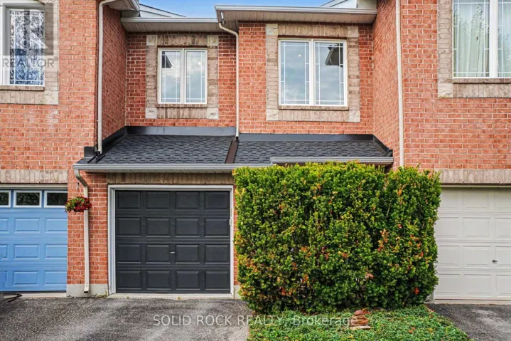 2064 DUNOLLIE CRESCENT, Ottawa, Ontario K2W1H6