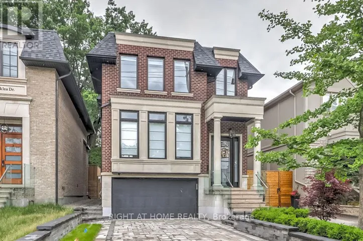 102 PARKLEA DRIVE, Toronto (Leaside), Ontario M4G2J8