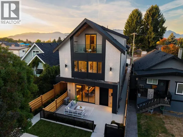 1 2435 NAPIER STREET, Vancouver, British Columbia V5K2W2