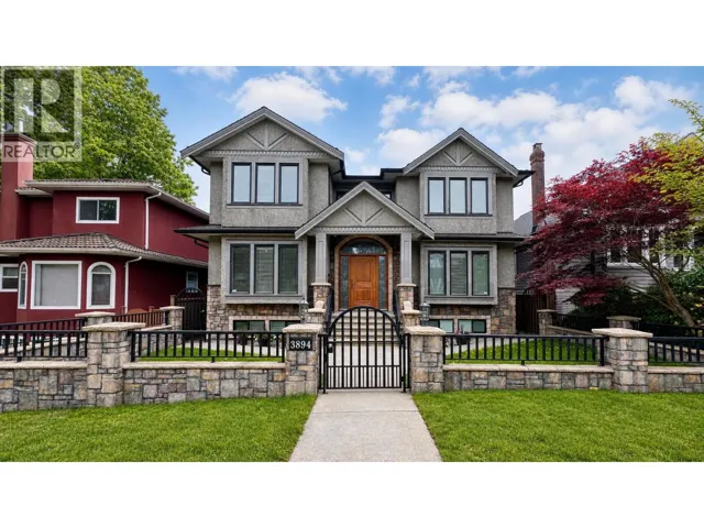3894 OXFORD STREET, Burnaby, British Columbia V5C1C3