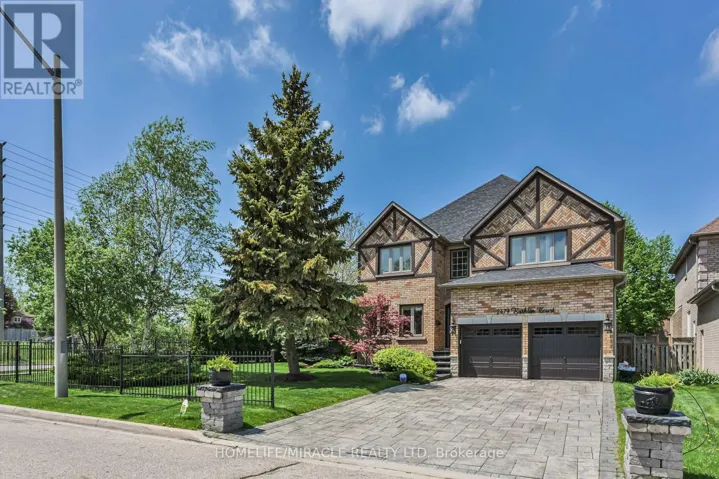 2479 RATHLIN COURT, Mississauga (Sheridan), Ontario L5K2S4