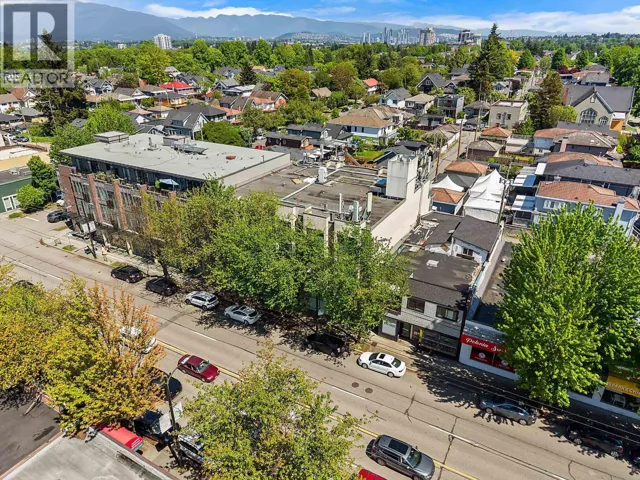 301 4372 FRASER STREET, Vancouver, British Columbia V5V4G3