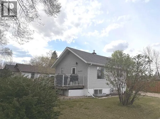 5602 51 Avenue, Lacombe, Alberta T4L1K9