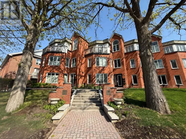C - 130 GREENFIELD AVENUE, Ottawa, Ontario K1S5L2