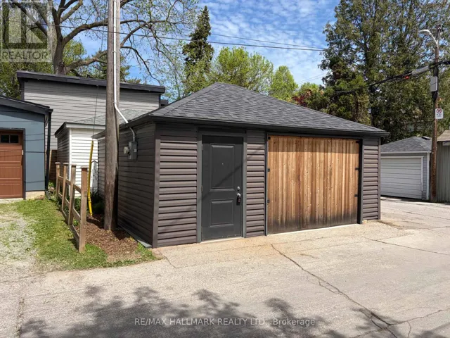 107R WOODFIELD ROAD, Toronto (Greenwood-Coxwell), Ontario M4L2W5