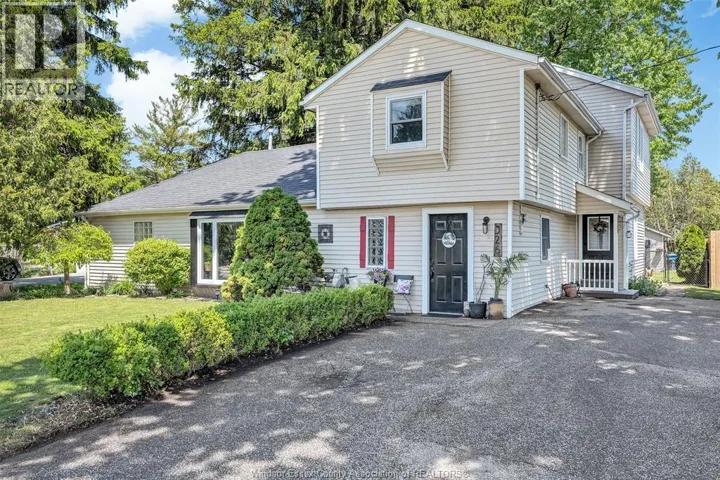 326 CORONADO, Tecumseh, Ontario N8N2E4