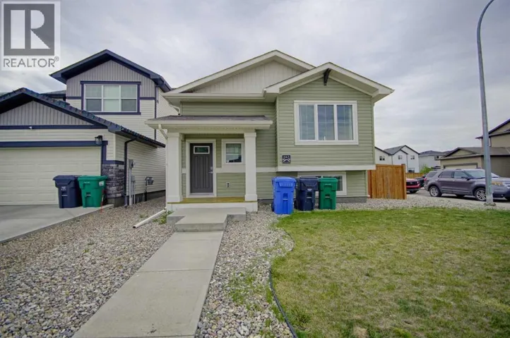 643 Moonlight Lane W, Lethbridge, Alberta T1J5M1