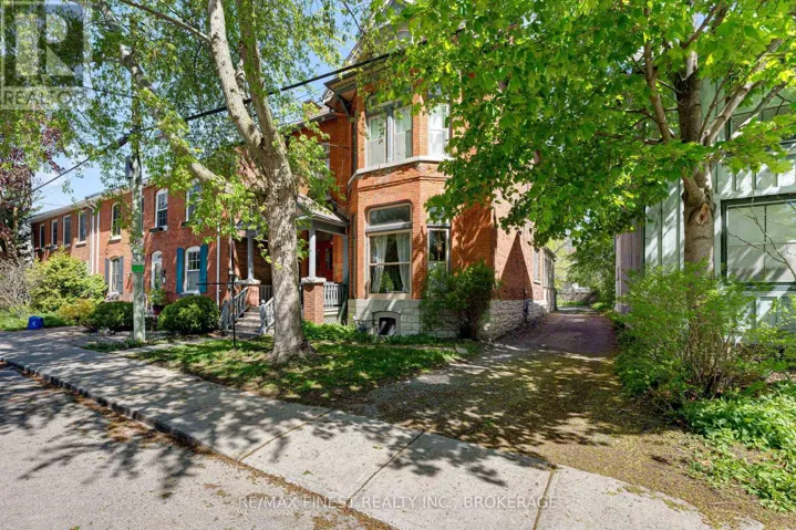 25 COLBORNE STREET, Kingston (East of Sir John A. Blvd), Ontario K7K1C5
