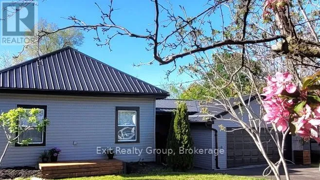 24 WILKINS STREET, Belleville (Thurlow Ward), Ontario K8P1P1