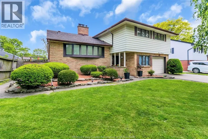 719 CHAMPLAIN DRIVE, Windsor, Ontario N9E1M6