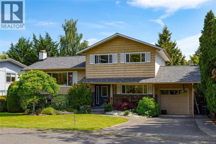 1594 Burnley Pl, Saanich, British Columbia V8N5A5
