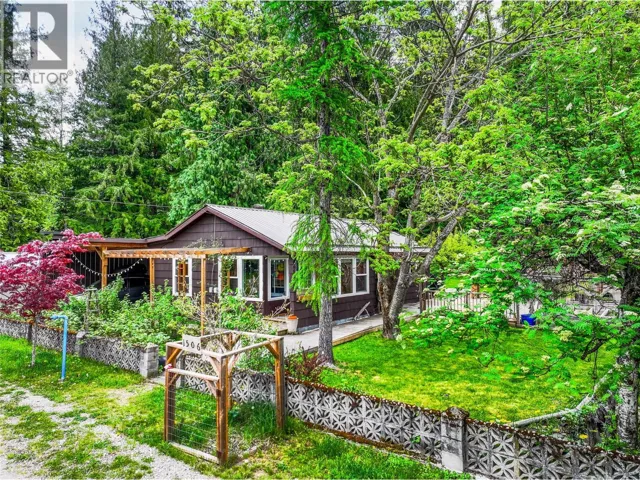 1506 Campbell Avenue, Riondel, British Columbia V0B2B0