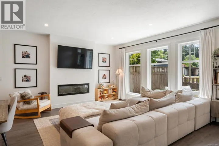 B 240 Woods Ave, Courtenay, British Columbia V9N3Y8
