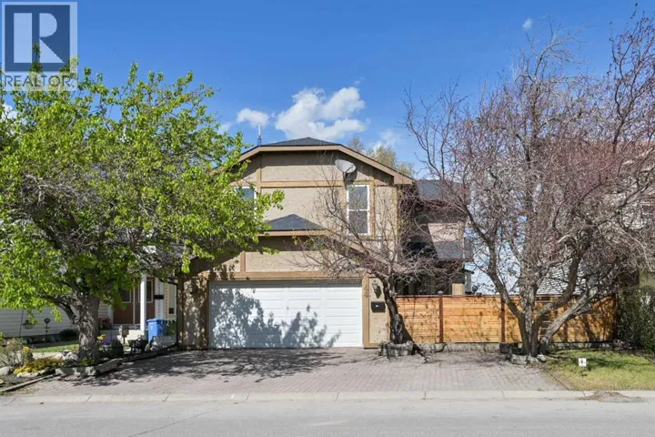 44 Coach Manor Rise SW, Calgary, Alberta T3H1C4