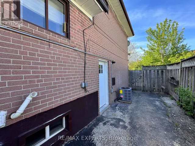 BSMT - 95 POST ROAD, Brampton (Brampton North), Ontario L6V1X3