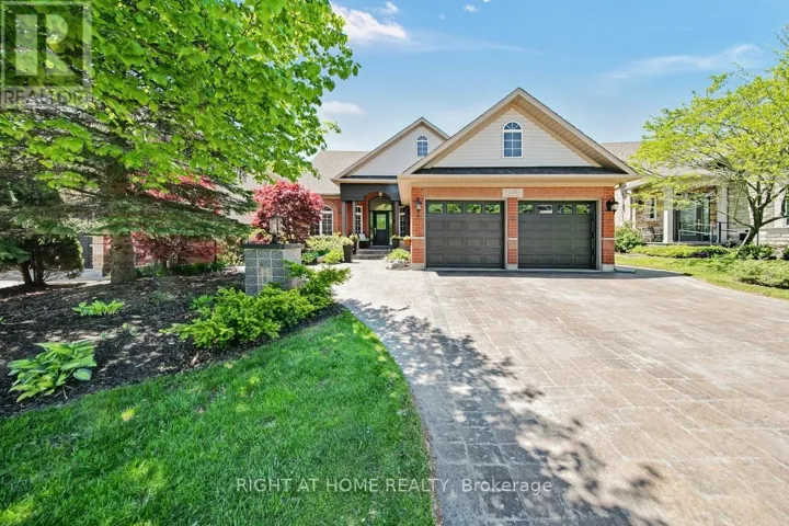 126 MOORE CRESCENT, Hamilton (Ancaster), Ontario L9G4Z8