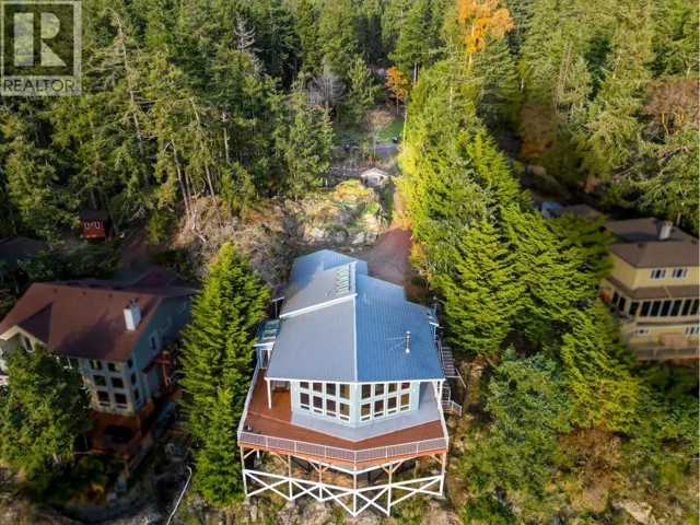 37189 SCHOONER WAY, Pender Island, British Columbia V0N2M2