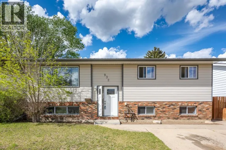 932 22 Street NE, Medicine Hat, Alberta T1C1L7