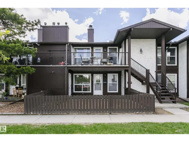 9221 172 ST NW, Edmonton, Alberta T5T3C3