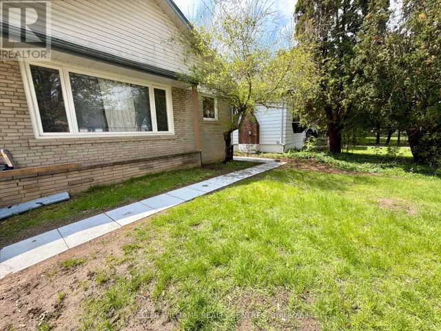 LOWER - 9 SANDERSON ROAD, Toronto (Thistletown-Beaumonde Heights), Ontario M9V1C6