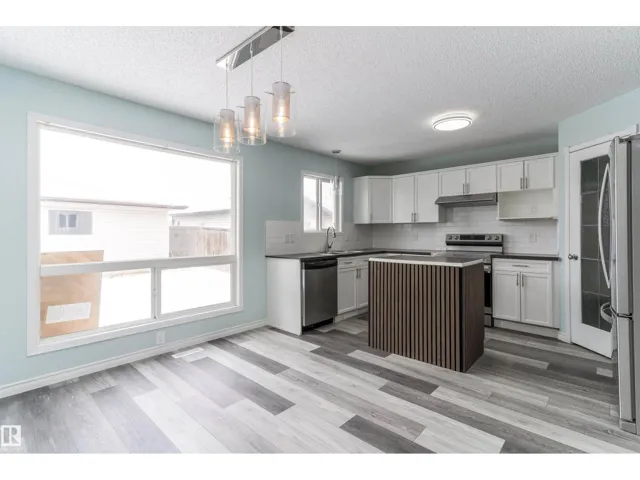 16304 43 ST NW, Edmonton, Alberta T5Y0H8