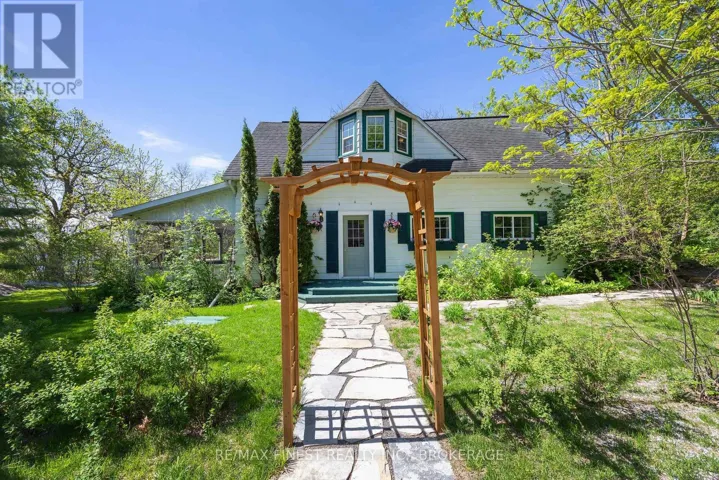11 FRONT STREET, Leeds and the Thousand Islands, Ontario K0E1V0