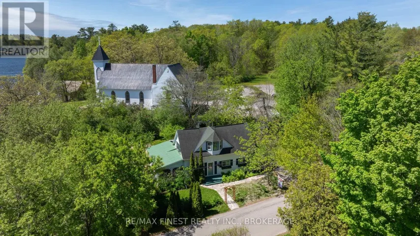 11 FRONT STREET, Leeds and the Thousand Islands, Ontario K0E1V0