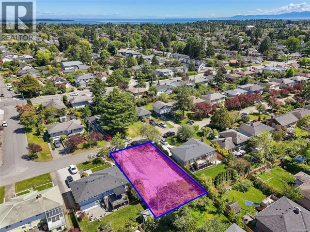2936 Queenston St, Saanich, British Columbia V8R4P5
