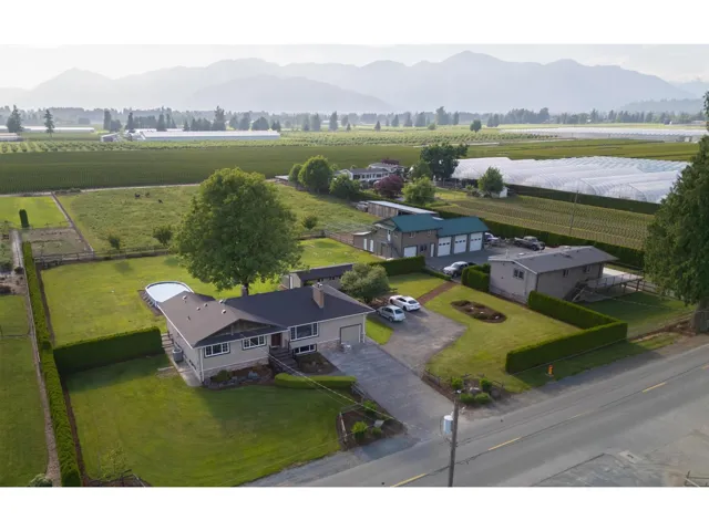 10195 GILLANDERS ROAD, East Chilliwack, Chilliwack, British Columbia V2P6H4